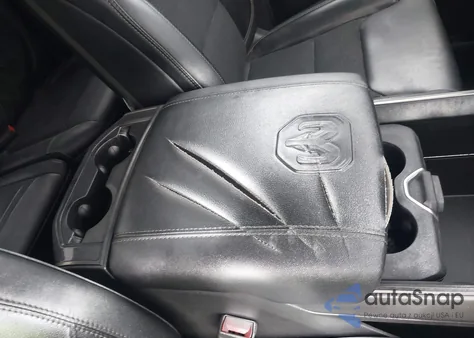 2020 Ram 1500 Rebel 4X4 6'4 Box z USA, uszkodzony, nr VIN 1C6SRFET8LN280141